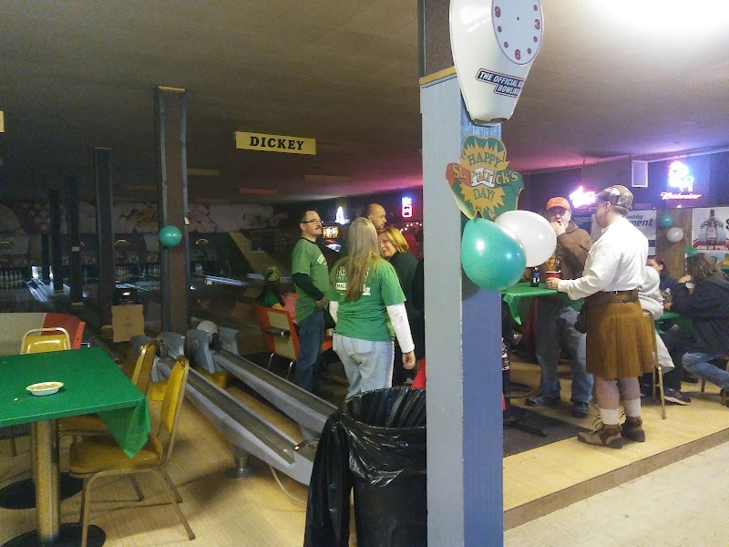 Dickey Lanes Cleveland atmosphere
