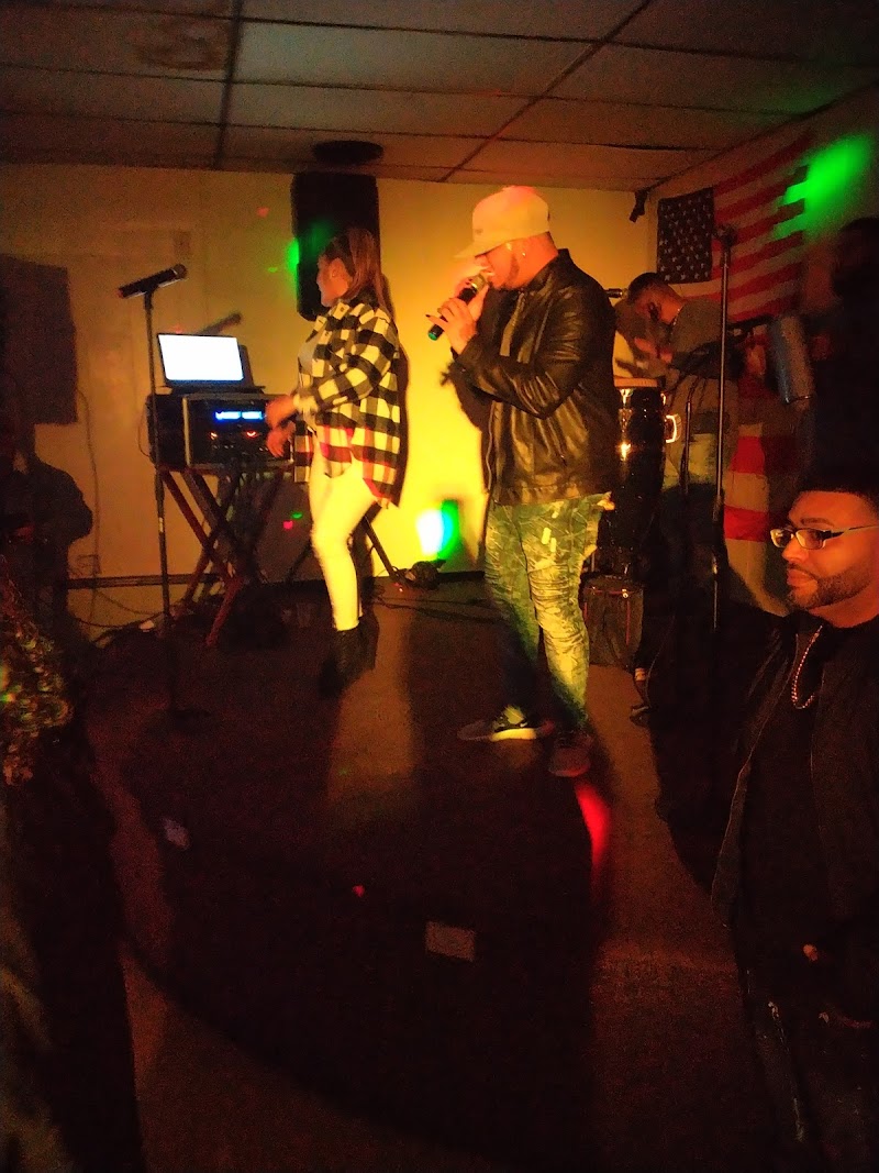 Club Alma Yaucana Cleveland atmosphere