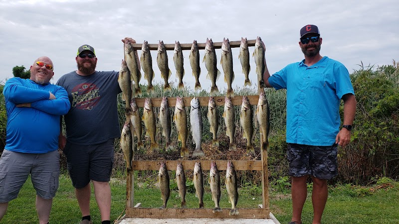 22 Sport Fishing Charters Cleveland atmosphere