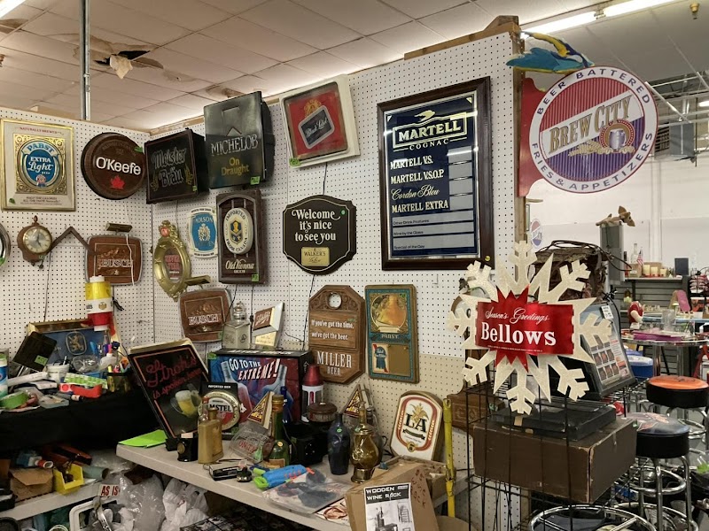 Wholesale Furniture Outlet - Streetsboro Flea Market Cleveland atmosphere
