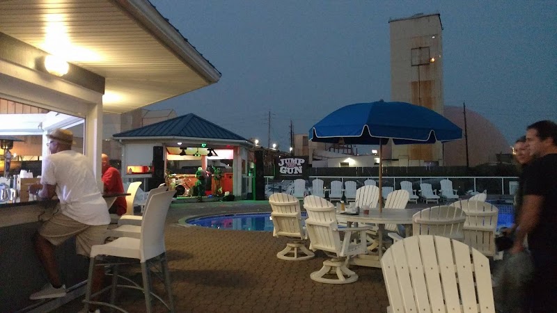 Olde River Yacht Club Cleveland atmosphere