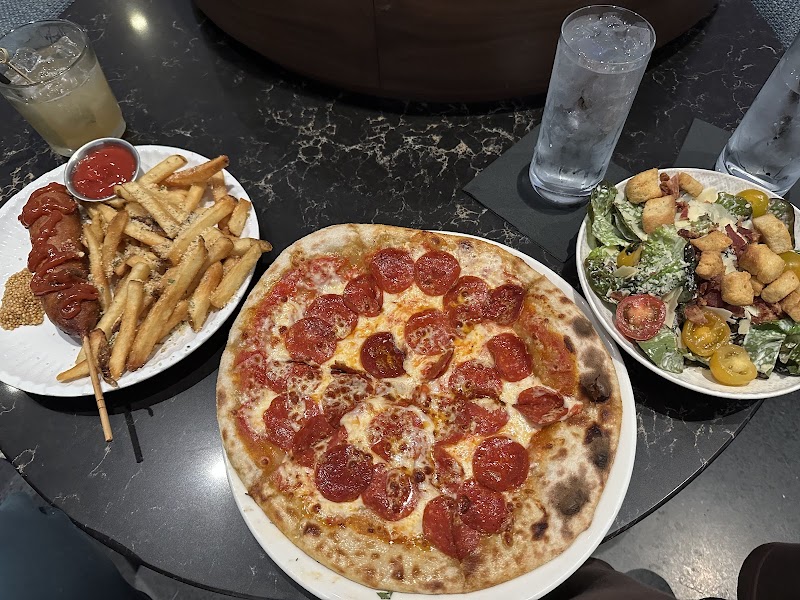Eliot's Bar Cleveland interior