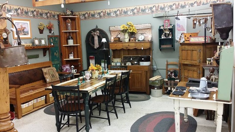 Antiques & Uniques Cleveland interior