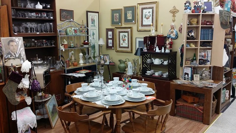 Antiques & Uniques Cleveland atmosphere