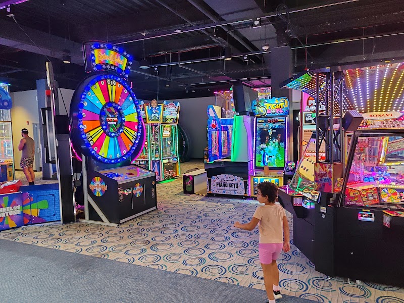 Round1 Bowling & Arcade Great Lakes Mall