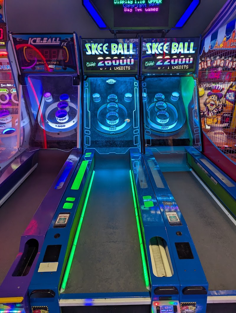 Round1 Bowling & Arcade Great Lakes Mall Cleveland atmosphere