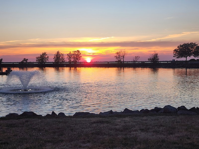 Cleveland Metroparks E55 Marina Fishing Area Cleveland atmosphere
