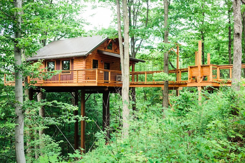 Pine Cove Lodging Cleveland atmosphere