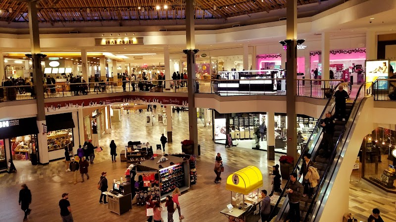 Beachwood Place Cleveland atmosphere