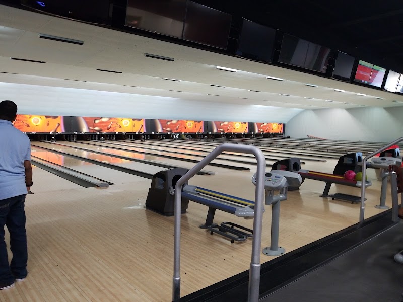 The Lanes 216 Cleveland atmosphere